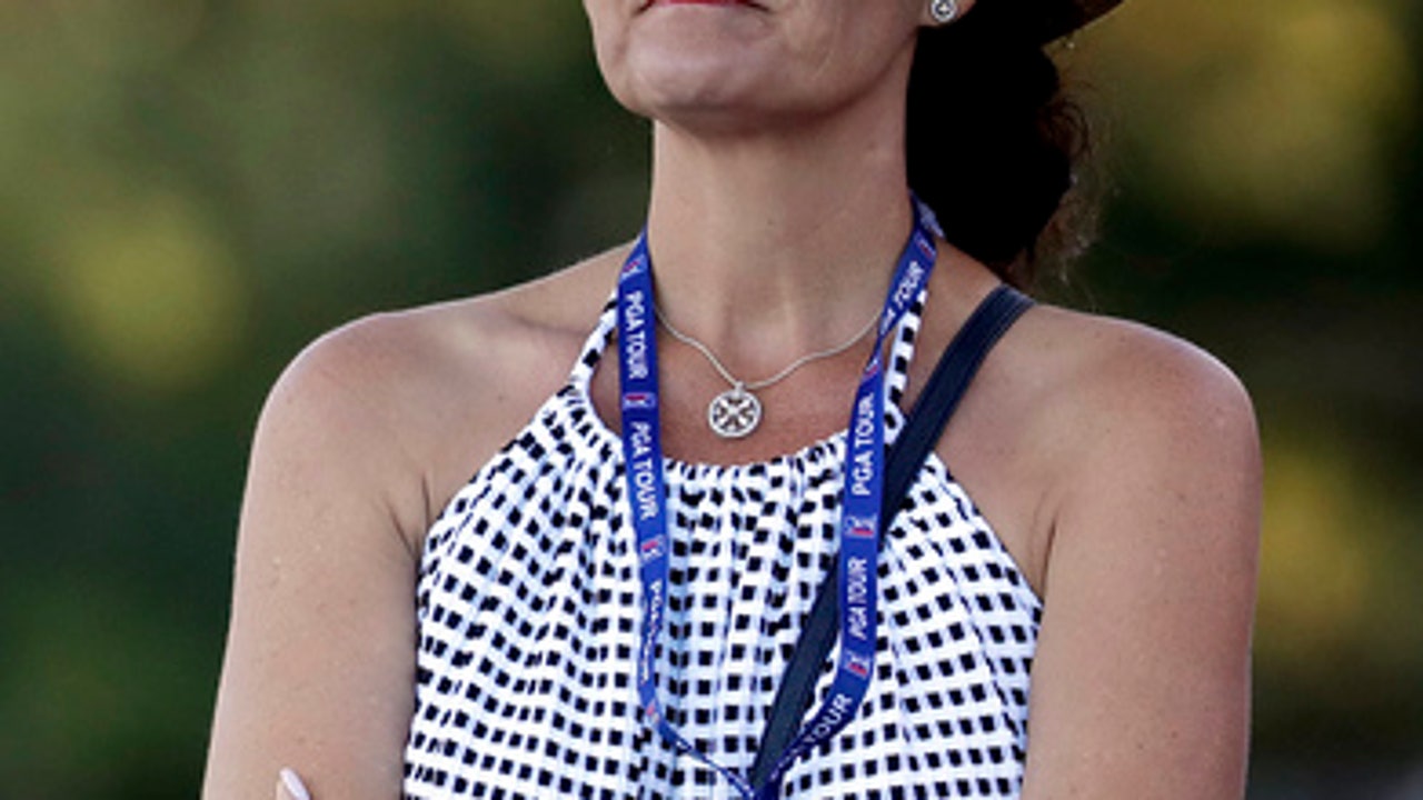 Blind date for Pampling leads to wife, mother, psychologist